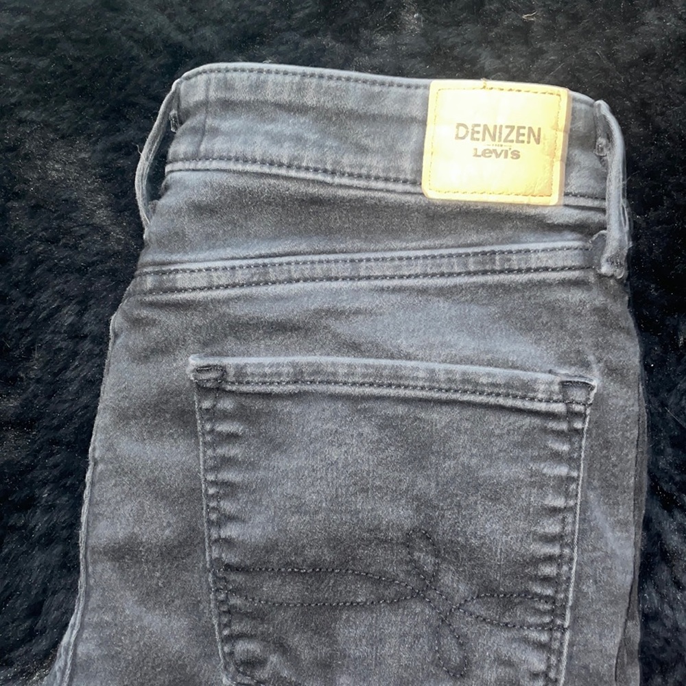 Black Levi’s high rise skinny jeans